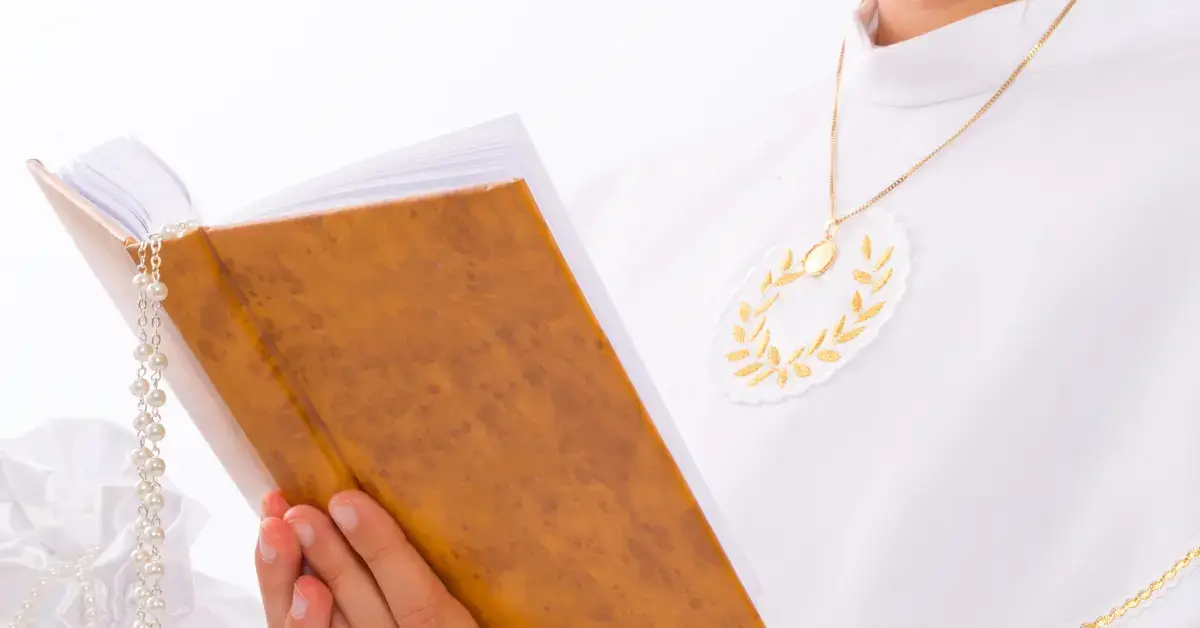 Communion Meditations: Reflecting on the Sacred Meal 2024 1 Communion Meditations: a person hold the bible in her hand and mediate