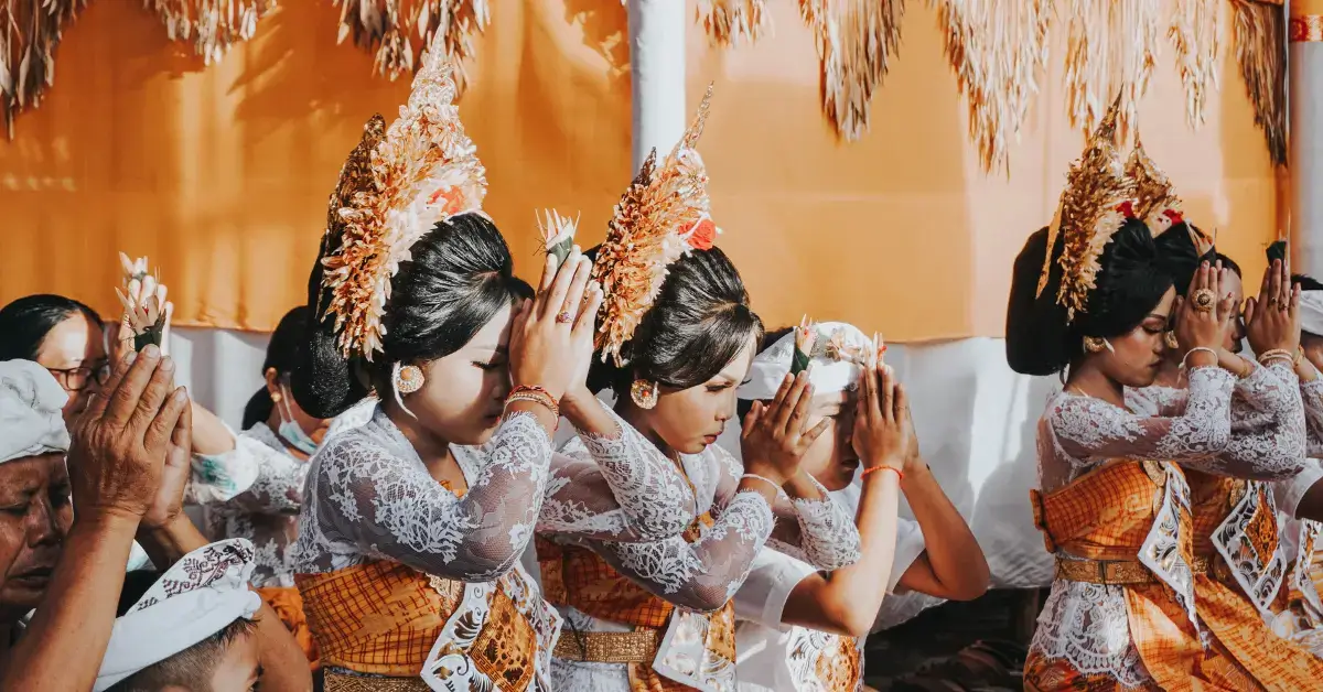 Hindu Scripture on Meditation: Exploring Ancient Wisdom 2024 1 Hindu Meditation Scripture: hindu people sitting nd mediate