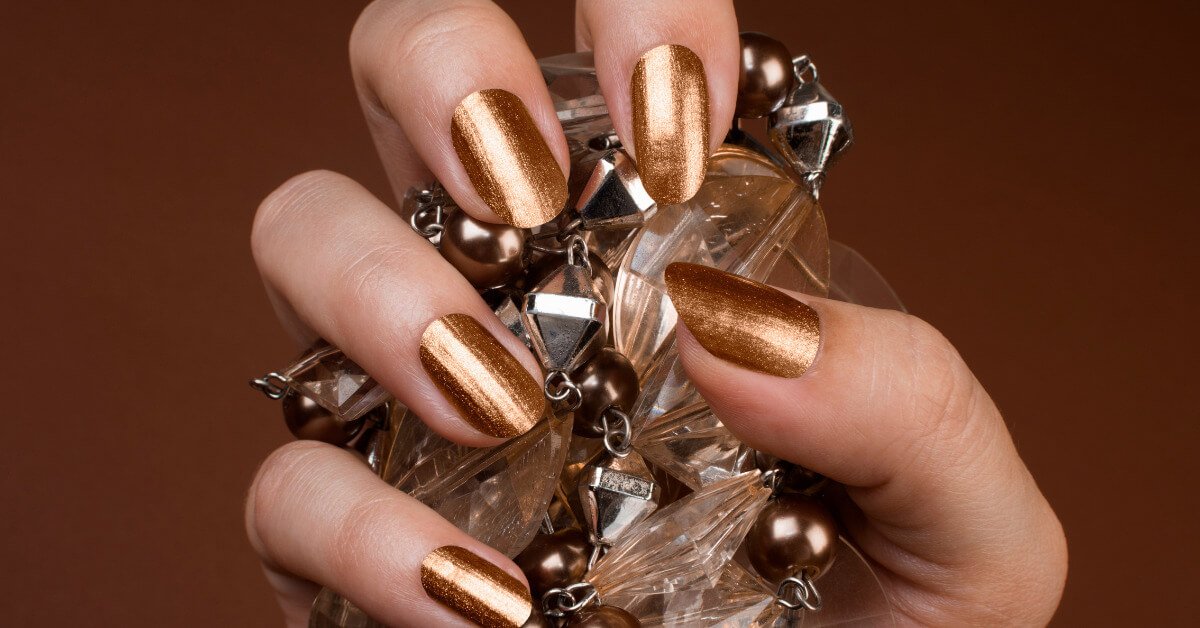 Brown Aura Nails: brown nails with glitter